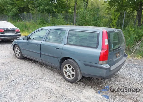 2002 Volvo V70 from USA, damaged, VIN YV1SW61R222216943